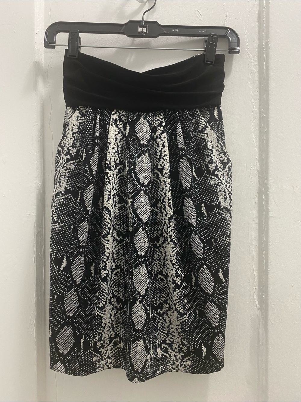 Black & White Snake-Print Skirt with Black belt and pockets